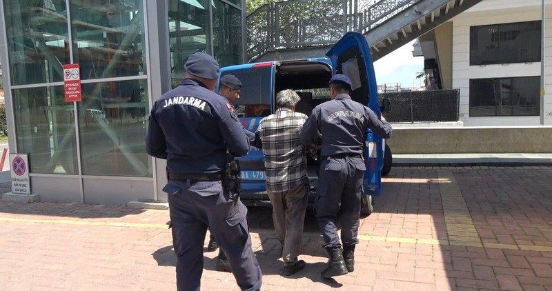 Alanya'da 1 tane koyunun içinde bulunduğu manzarayı gören ekipler resmen harekete geçti. 1 tane koyun acilen korumaya alındı - Resim: 3