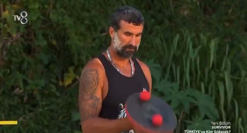 Hakkında tutuklama kararı verilmişti! Survivor Hikmet Tuğsuz’un “Türkiye’ye geliş” oyununda yaptıkları şaşkına çevirdi! Herkes onu konuşuyor - Resim: 5
