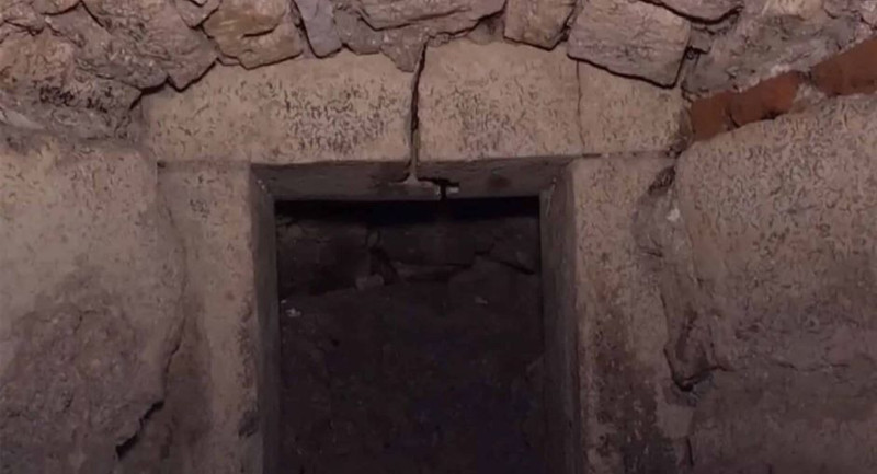 300 yıldan bu yana kayıp! 17'nci yüzyıldan bu yana tek 1 insanın bile dahi girişi yasak olan yerde 150 metreküp toprak elle kazılınca 300 yıl sonra ortaya çıktı - Resim: 1