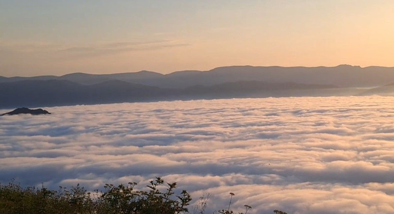Doğu Karadeniz'de yüksek zirvelerde ortaya çıkan bulut denizi, izleyenleri büyüledi - Resim: 4