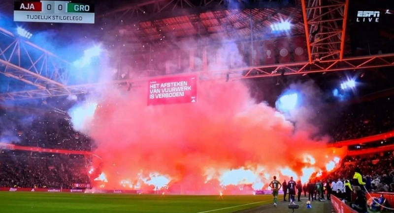 Dev maçta skandal! Stadyum alev aldı! Futbolcular soyunma odasına kaçtı, maç tatil edildi - Resim: 7