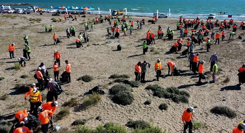 Mersin'de 182 kişi hepsi bir araya geldi.... 182 kişi birleşikten sonra tam 580 kilosunu siyah poşetlere yerleştirdi - Resim: 4