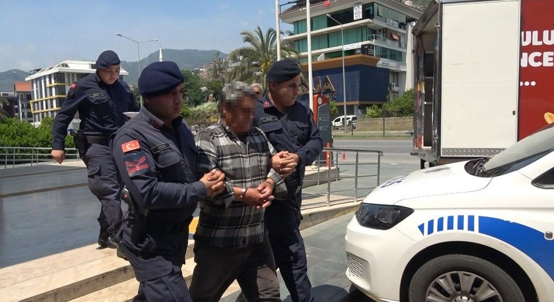 Alanya'da 1 tane koyunun içinde bulunduğu manzarayı gören ekipler resmen harekete geçti. 1 tane koyun acilen korumaya alındı - Resim: 2