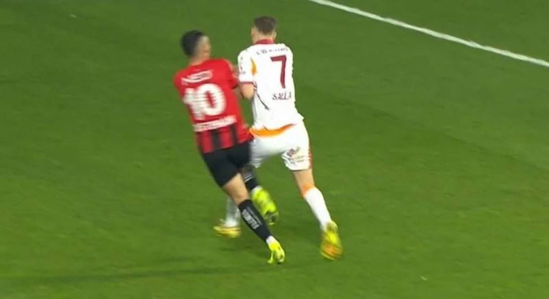 Galatasaray'ın Gençlerbirliği maçında iptal edilen golünde karar doğru mu? TRIO son noktayı koydu! - Resim: 7