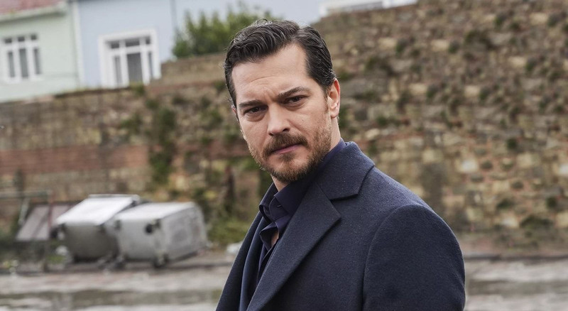 Çağatay Ulusoy'dan radikal imaj değişikliği! Son halini görenler Yaprak Dökümü'ndeki Oğuz'a benzetti - Resim: 1