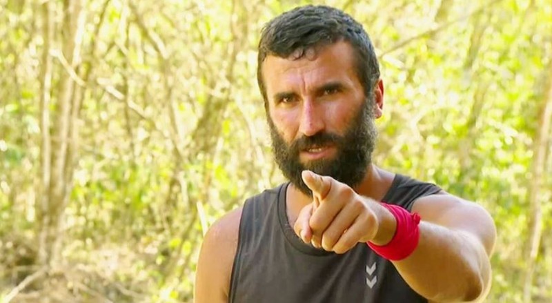 Türkiye'ye geldiği an tutuklanacak olan Hikmet Tuğsuz'un cezaevi korkusu! Ödül oyununu bilerek kaybetti - Resim: 3