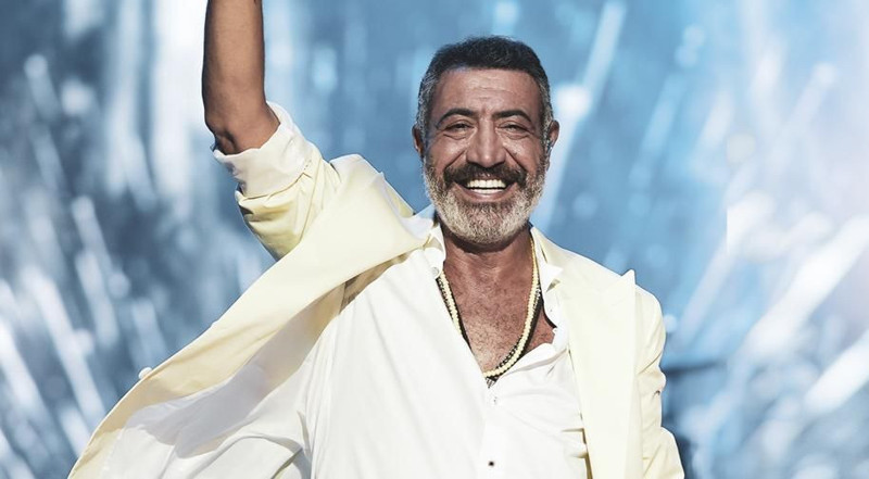 Ünlü sanatçı Hakan Altun'dan şaşırtan imaj değişikliği! "Bıyıklar kaldı, sakallar tatilde" - Resim: 1