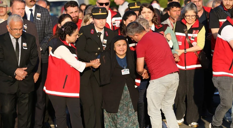 En acı veda! Türkiye şehitlerini uğurluyor - Resim: 4