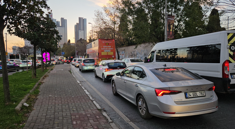 Okullar açıldı: İstanbul'da trafik kilitlendi! - Resim: 4