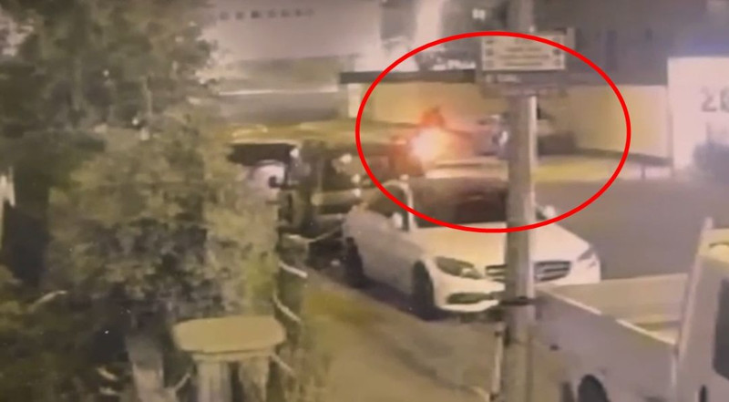 Batman'da kundaklama kamerada! Otomobili alev topuna çevirdiler: Şüpheli alevlerden son anda kurtuldu - Resim: 5