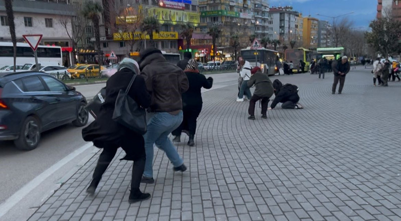 Bursa’da lodos kabusu! Uçmamak için yerlere böyle yattılar - Resim: 5
