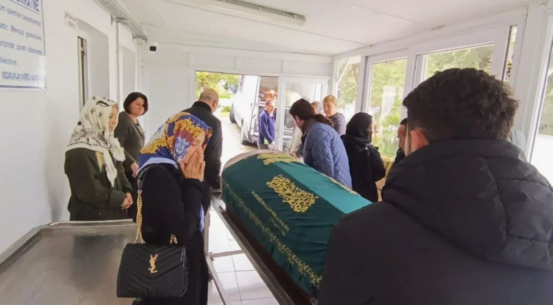 Babaannesi vefat eden Yasmin Erbil'den tepki çeken paylaşım! "İki gün bekleseydin bari!" - Resim: 4