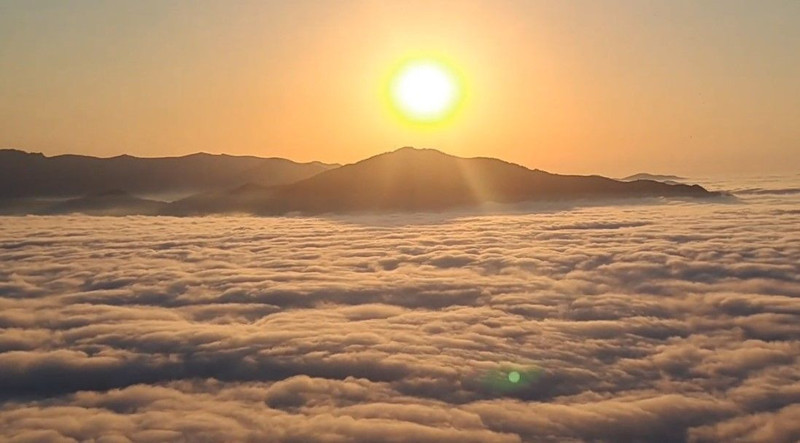 Doğu Karadeniz'de yüksek zirvelerde ortaya çıkan bulut denizi, izleyenleri büyüledi - Resim: 5