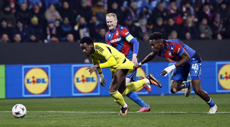 V. Plzen maçında skandal yönetim! Fenerbahçe’den Hollandalı hakeme sert tepki! "Futbolu bilmemek, korkaklık, eyyam ve tam bir skandal karar!" - Resim: 5