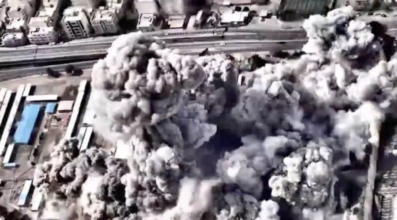 Orta Doğu yangın yeri! Alev hattı genişliyor! İsrail İran'ın kalbi Tahran'ı böyle vurdu - Resim : 1