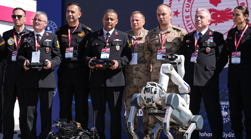 Selçuk Bayraktar: TEKNOFEST adil bir dünyanın tohumudur - Resim: 11