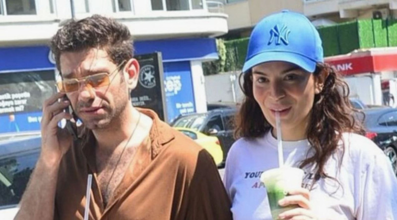 Aslı Bekiroğlu ve rapçi sevgilisi tatilde aşka geldi! Şezlongda dudak dudağa görüntülendi - Resim: 3