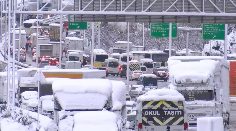 Soğuk hava dalgası etkisini sürdürüyor: İstanbul'da kar etkili oluyor! İşte il il hava tahmin raporu - Resim: 1