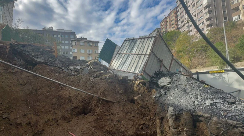 Sağanak yağış İstanbul'u vurdı! Yol çöktü, duvar yıkıldı, sokaklar göle döndü - Resim: 2