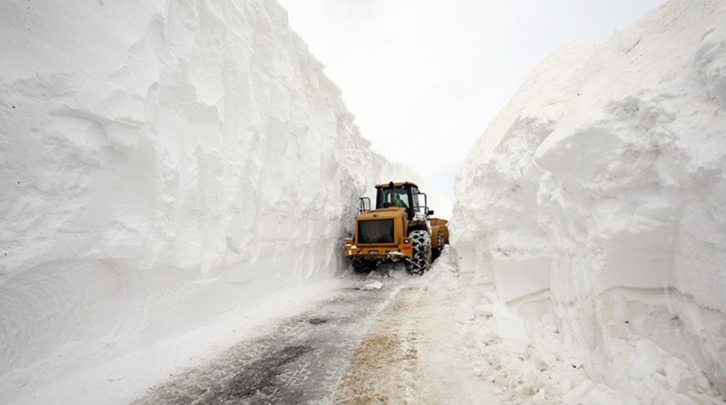 23 il için peş peşe yoğun kar yağışı uyarısı: Birçok köy ve mezra yolu kapandı.. O bölgelerde TIR geçişlerine izin verilmiyor! - Resim: 9