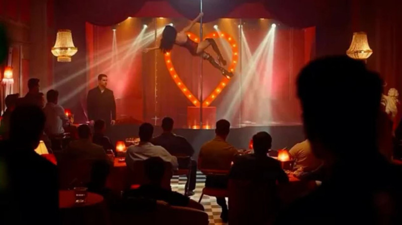 Tuba Büyüküstün'den olay direk dans performansı! Cesur haliyle sosyal medyayı salladı - Resim: 4