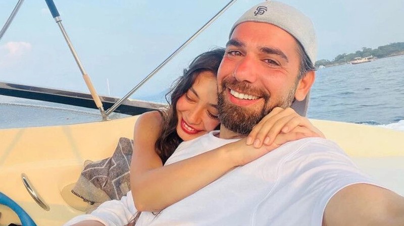 Neslihan Atagül'den eşi Kadir Doğulu'ya romantik kutlama: "Sen benim güvenli limanımsın" - Resim: 1