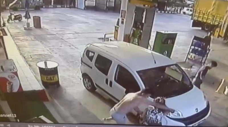 Akaryakıt istasyonunda tekme ve yumruklarla saldırmıştı! Saldırganların cezaları belli oldu - Resim: 1