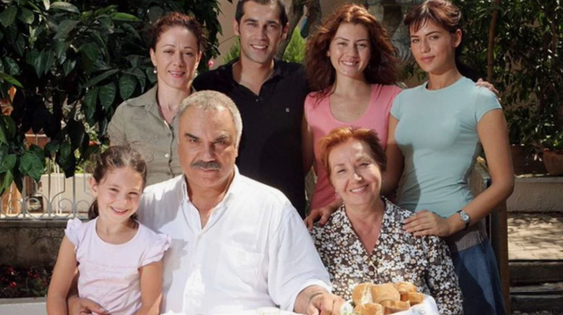 Yaprak Dökümü'nün Ali Rıza Bey'iydi! Halil Ergün'den şoke eden Gökçe Bahadır itirafı geldi! "Vefasızlık bu!" - Resim: 1