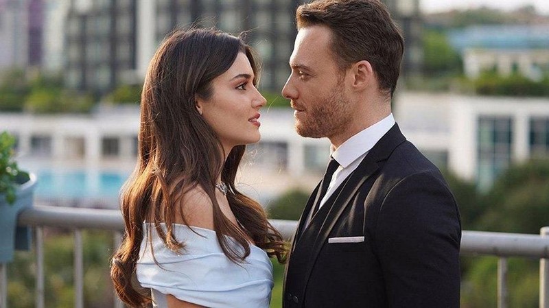 Hande Erçel ile Kerem Bürsin ayrıldı! İşte şoke eden sebep - Resim: 8