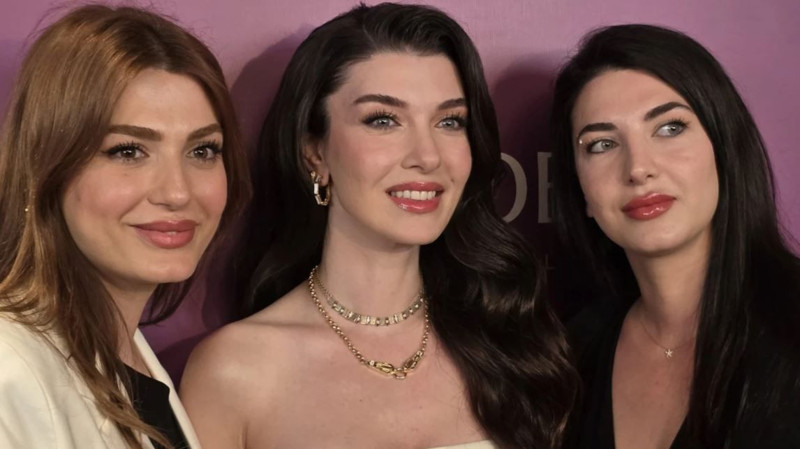 Aslıhan Güner kız kardeşleriyle poz verdi! Benzerlikleri görenleri şoke etti! "Üçüz gibiler" - Resim: 4