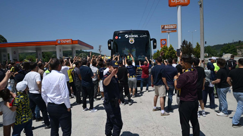 Fenerbahçe'de kriz! Yıldız futbolcu sağlık kontrolüne katılmadı, ulaşılamıyor - Resim: 3