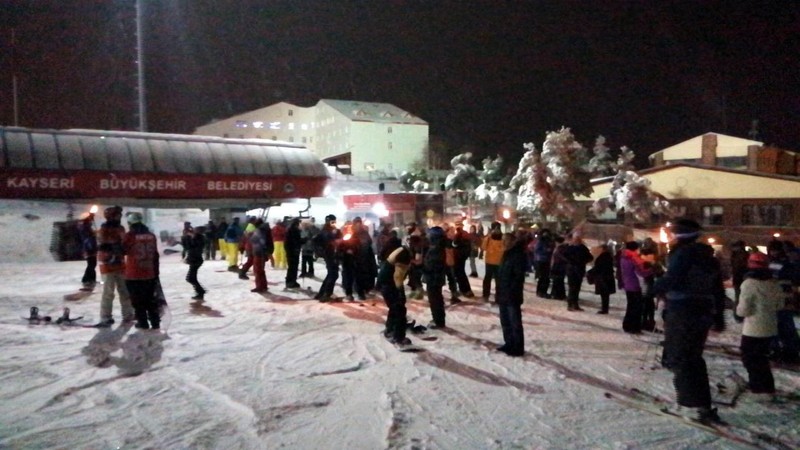 Çiğ köfte, halay, türkü... Türkiye yeni yıla Merhaba dedi! - Resim: 3