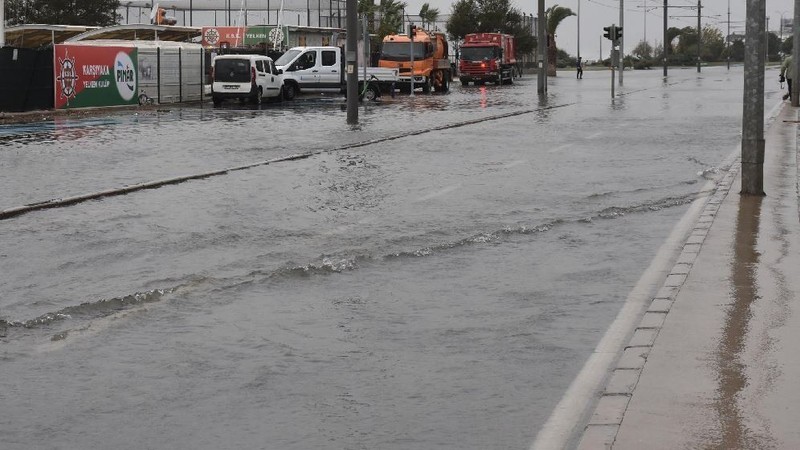 Lodos ve fırtına tüm yurdu etkisi altına aldı! Fırtına kabusunun dehşet veren görüntüleri! - Resim: 8