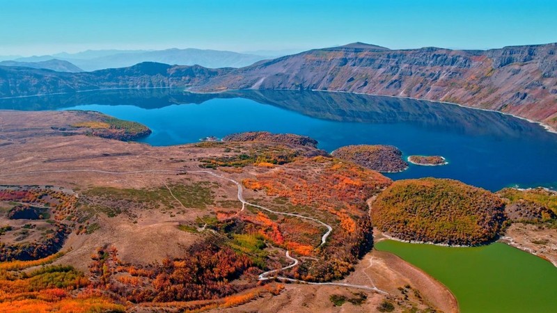 Bitlis'te saklı cennet! Nemrut Krater Gölü’nde renk cümbüşü - Resim: 1