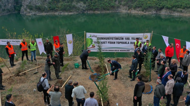 Artvin'de her yıl bugün, büyük küçük demeden tek bir şey için bir araya geliyorlar. 'Geleceğe Nefes' olmak 202 bin tanesini toprakla buluşturdular - Resim: 4