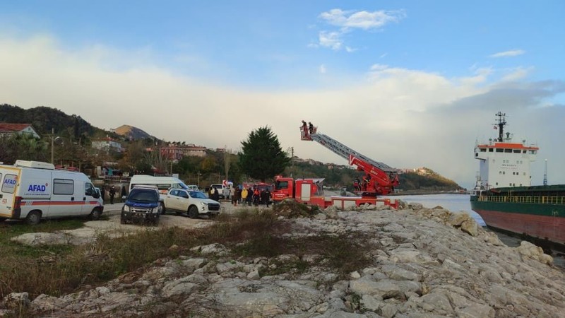 Kastamonu'da yük gemisi karaya oturdu! 11 mürettebatı kurtarıldı - Resim: 6