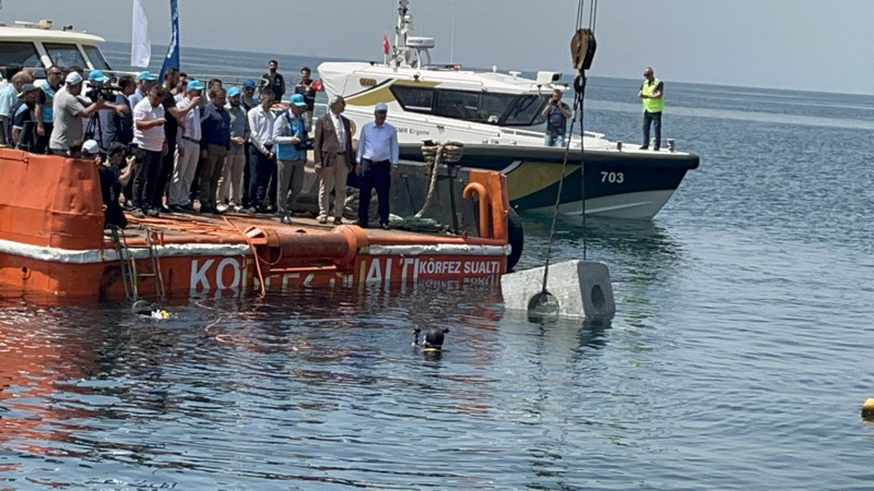 Betondan üretip Marmara Denizi'ne 100 tanesi tek tek bırakıp suya batırdılar. Bir amaçları var - Resim: 1