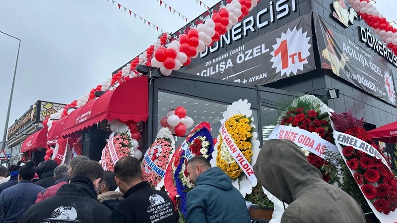 Ankara'da izdiham! 1 ton döner 3 saatte kapış kapış nasıl satılır?: 'Bedava olsa bu kadar ilgi çekmezdi' - Resim: 2