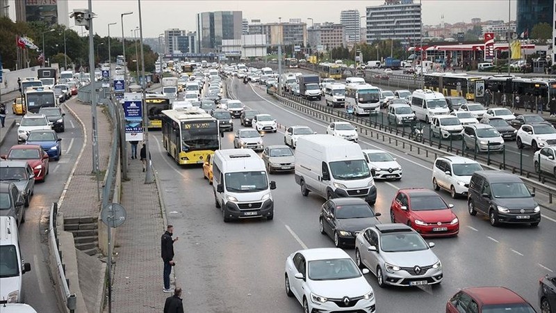 İstanbul'un çileli trafiğinde 'kaynak yapanlar' dikkat: Ekipler önce tespit etti, sonra cezayı kesti! - Resim: 1