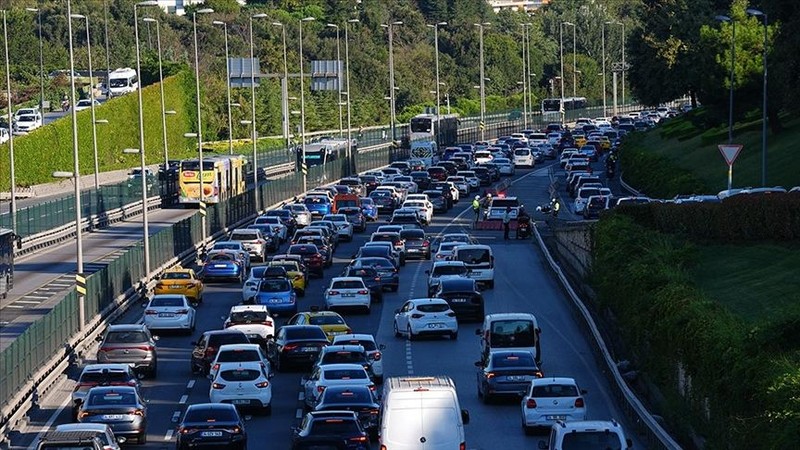 İstanbul'un çileli trafiğinde 'kaynak yapanlar' dikkat: Ekipler önce tespit etti, sonra cezayı kesti! - Resim: 2