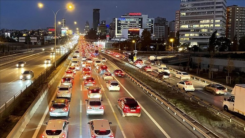 İstanbul'un çileli trafiğinde 'kaynak yapanlar' dikkat: Ekipler önce tespit etti, sonra cezayı kesti! - Resim: 3