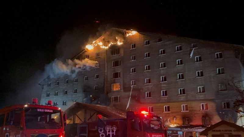 Bolu faciasında hayatını kaybedenlerden biri de ünlülerin stil danışmanı çıktı! Burak Sağyaşar'dan başsağlığı paylaşımı - Resim: 1