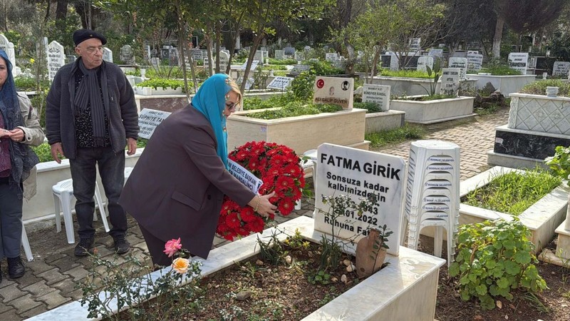 Yeşilçam'ın dört yapraklı yoncasından biriydi! Usta oyuncu Fatma Girik, mezarı başında anıldı - Resim: 4