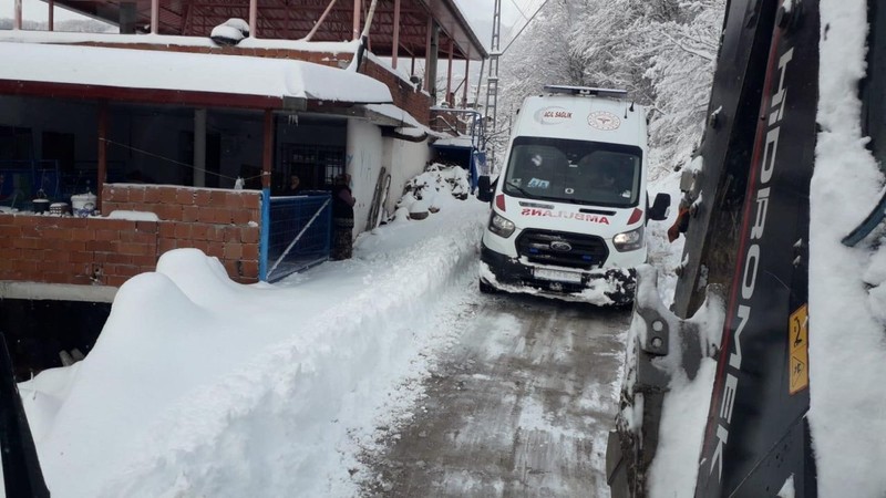 Meteoroloji'den gelen uyarının ardından Ordu'da kar yağışı etkili oldu. Belediye ekipleri, bölgede seferberlik başlattı - Resim: 4