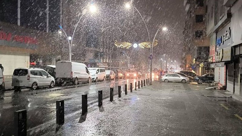 İstanbul beyaza büründü! Görüntüler güzel ama trafik dondu! - Resim: 6