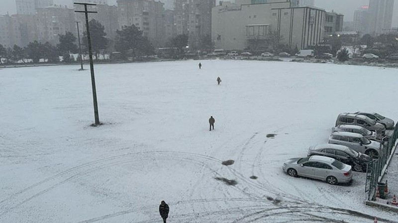 İstanbul beyaza büründü! Görüntüler güzel ama trafik dondu! - Resim: 5