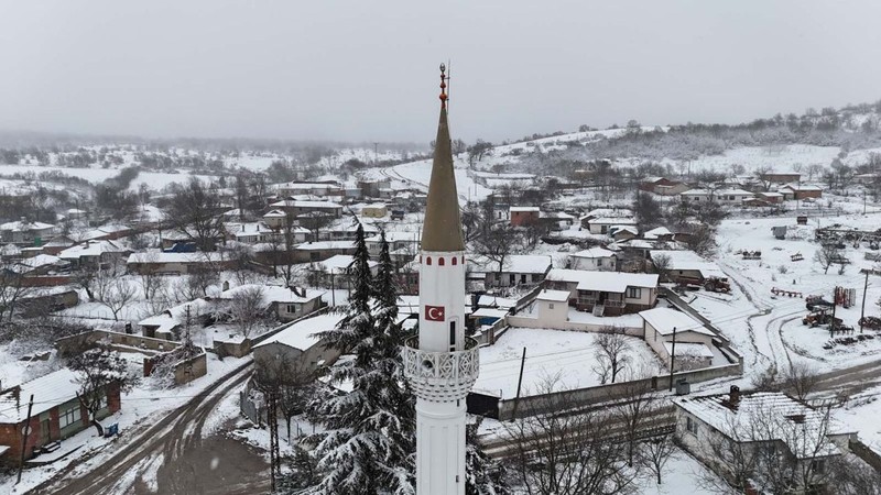 Edirne'de yüksek rakımda yer alan Balkan köylerine köy halkına ilaç gibi geldi. Beyaza bürünen köyler havadan görüntülendi - Resim: 5