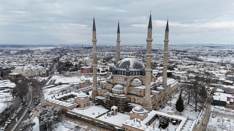 Edirne'de kar yağışı etkili oldu. Selimiye Camii karla kaplandı. O anlar havadan görüntülendi - Resim: 6