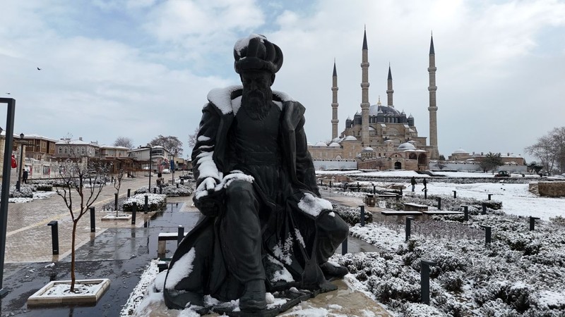 Edirne'de kar yağışı etkili oldu. Selimiye Camii karla kaplandı. O anlar havadan görüntülendi - Resim: 3