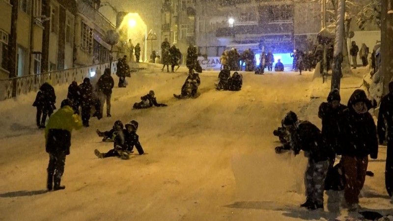 Samsun'da yoğun kar yağışının ardından eğlenceli anlar! Yıllar sonra böylesini gördüler - Resim: 6